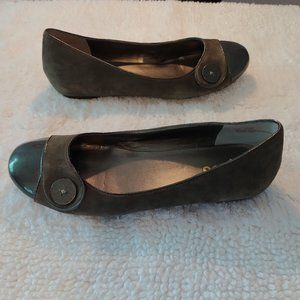 [Like New] Me Too Grey Leather Ballet Flats 10M
